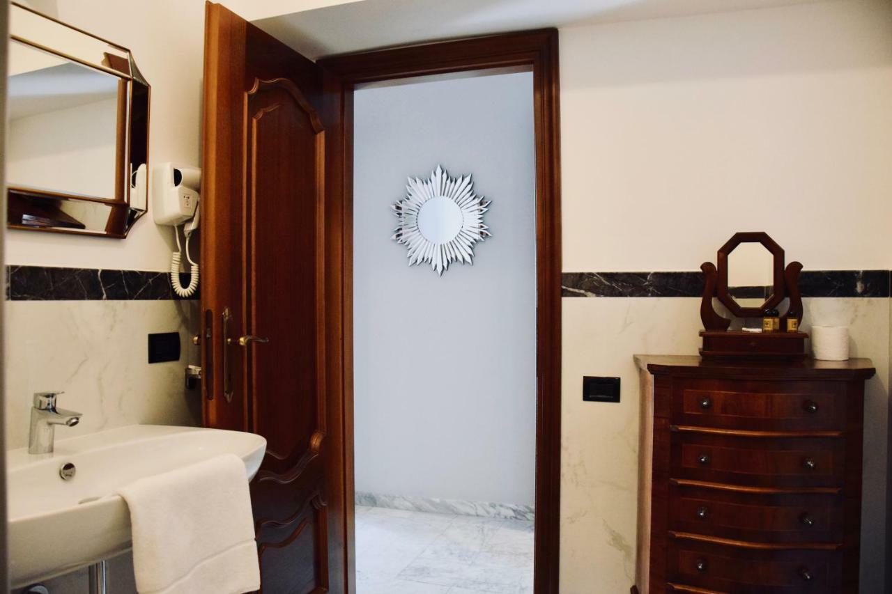 Casa Cristina Bed & Breakfast กาซาเล มอนแฟร์ราโต ภายนอก รูปภาพ