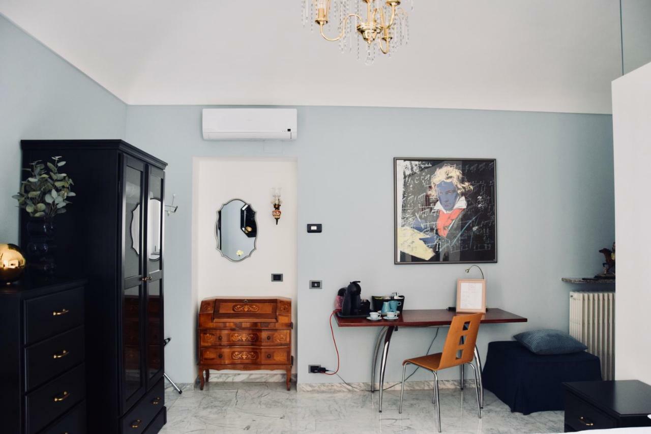 Casa Cristina Bed & Breakfast กาซาเล มอนแฟร์ราโต ภายนอก รูปภาพ